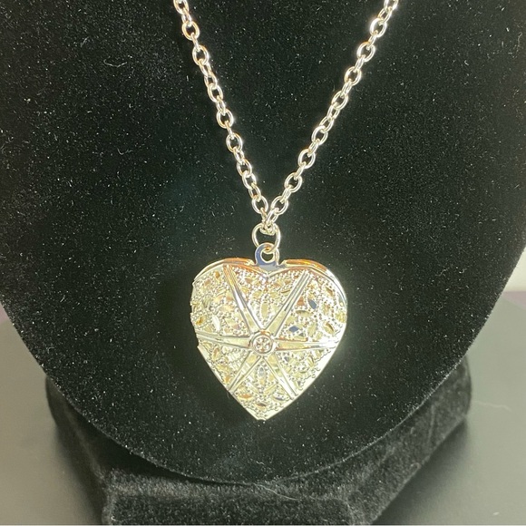 Filigree Style Heart Locket Necklace With Cable Link Chain Mother’s Day Gift - Picture 11 of 14